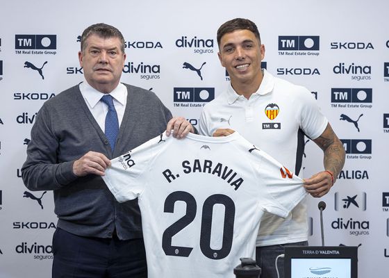 Renzo Saravia, en su presentación: ﻿"A esta edad prioricé mucho a mi familia﻿, apareció el Valencia y fue la decisión más correcta que pude tomar"
