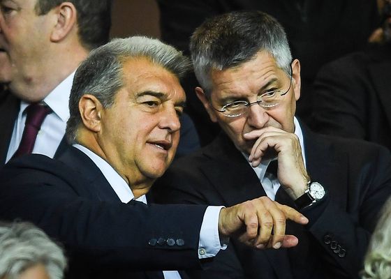 Exigen la "dimisión de Laporta"