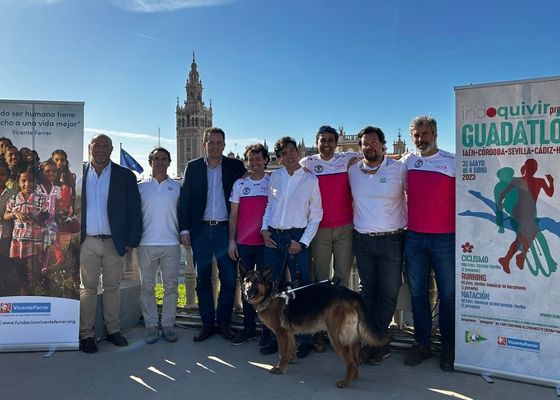 Indoquivir, un ultratriatlón solidario con 18 deportistas afincados en Sevilla