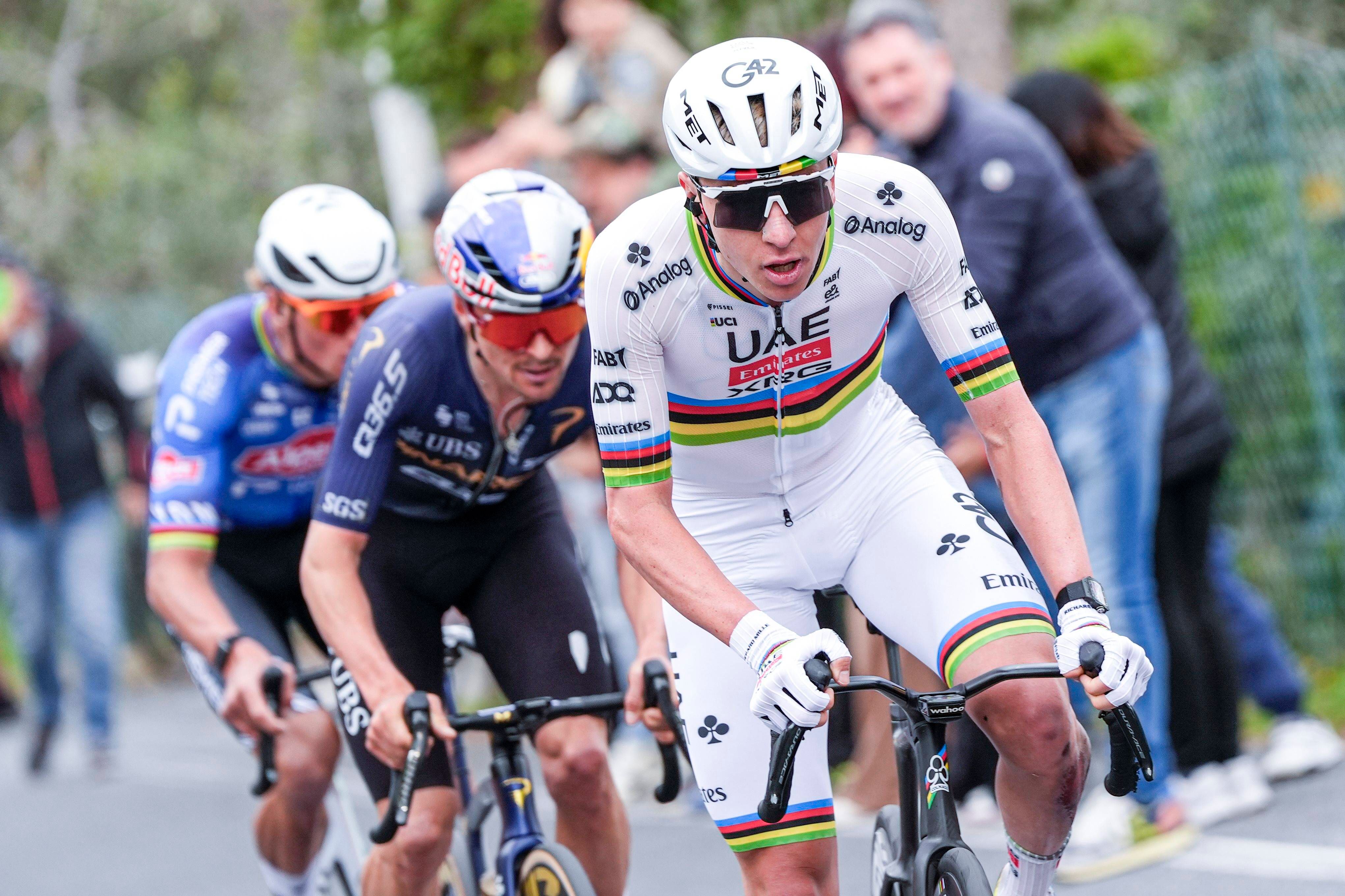 Pogacar se cae, remonta y conquista por fin la Milán-San Remo