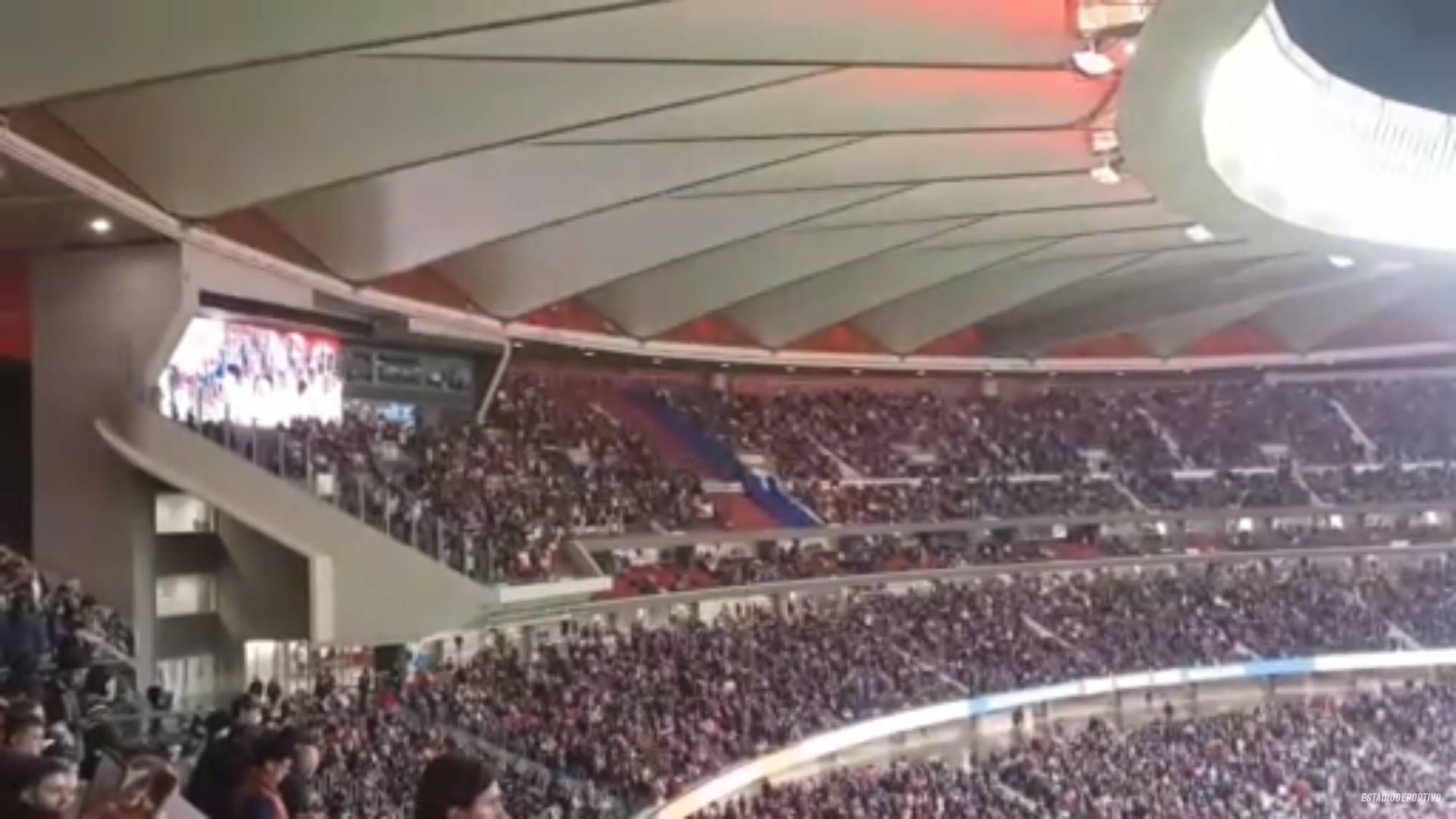 El Atlético de Madrid lanza insultos al Sevilla FC durante el partido de cuartos de final de Copa del Rey