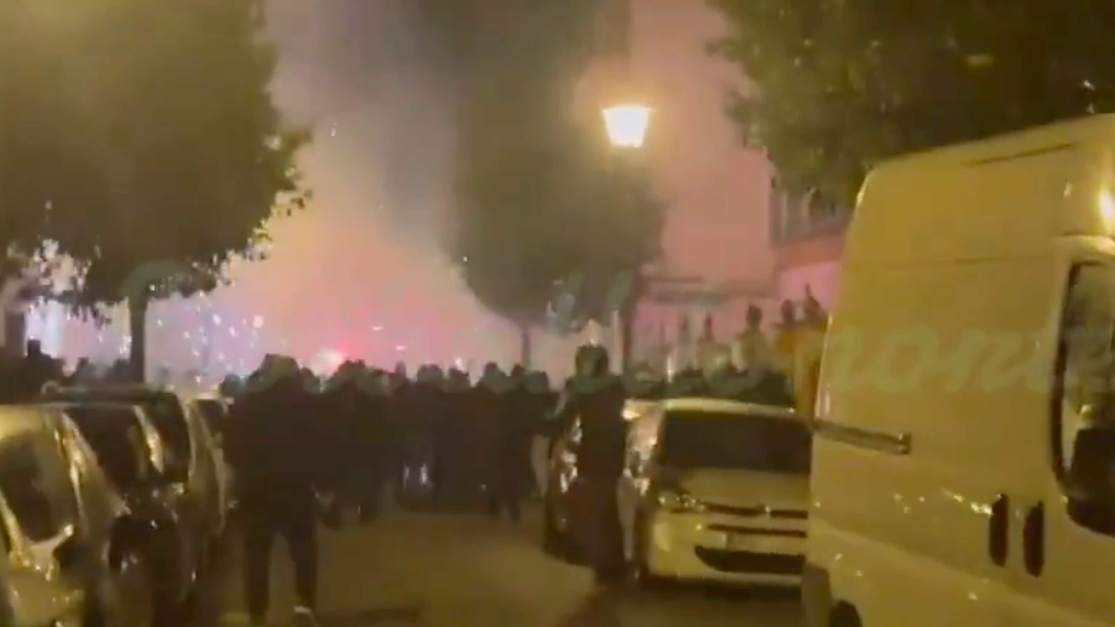Catorce detenidos tras los primeros enfrentamientos entre ultras de Sevilla y Betis