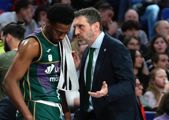 Ibon Navarro anuncia medidas drásticas con la plantilla del Unicaja