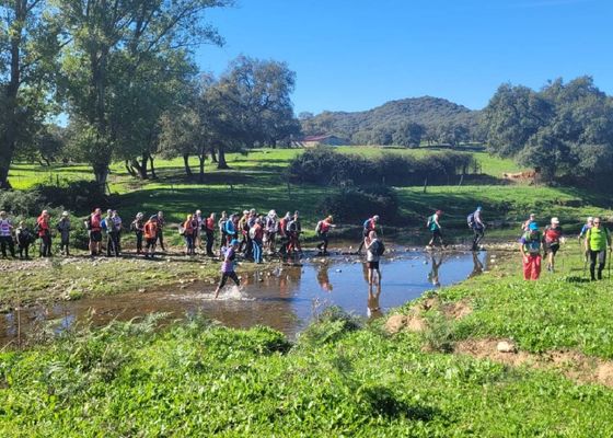 Los participantes esperan la llegada de una nueva jornada del Circuito Provincial de Senderismo