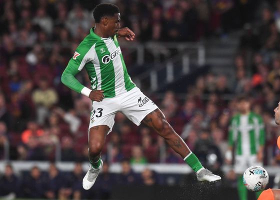 El sufrimiento de Junior Firpo tras su deslucida vuelta al Betis: "Me he llevado palo tras palo" 