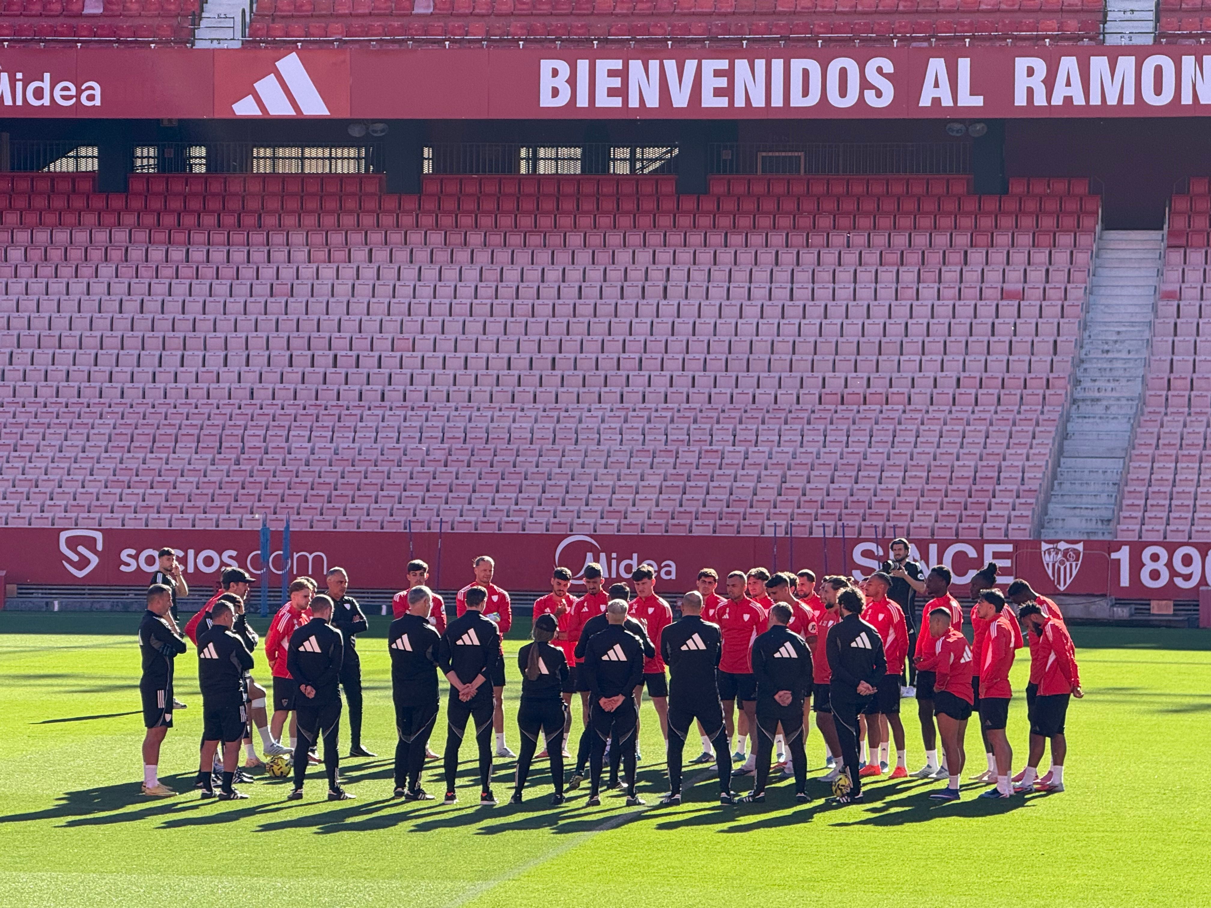 En el Ramón Sánchez-Pizjuán y sin Azpilicueta, el Sevilla se prepara para la final frente al Oviedo