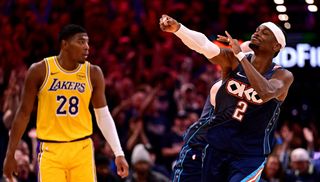 Los Lakers suman fuerzas con Reaves, pero sólo les da para llegar al descanso