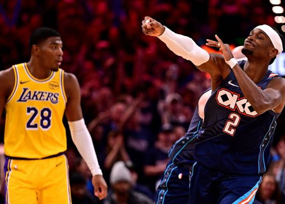 Los Lakers suman fuerzas con Reaves, pero sólo les da para llegar al descanso