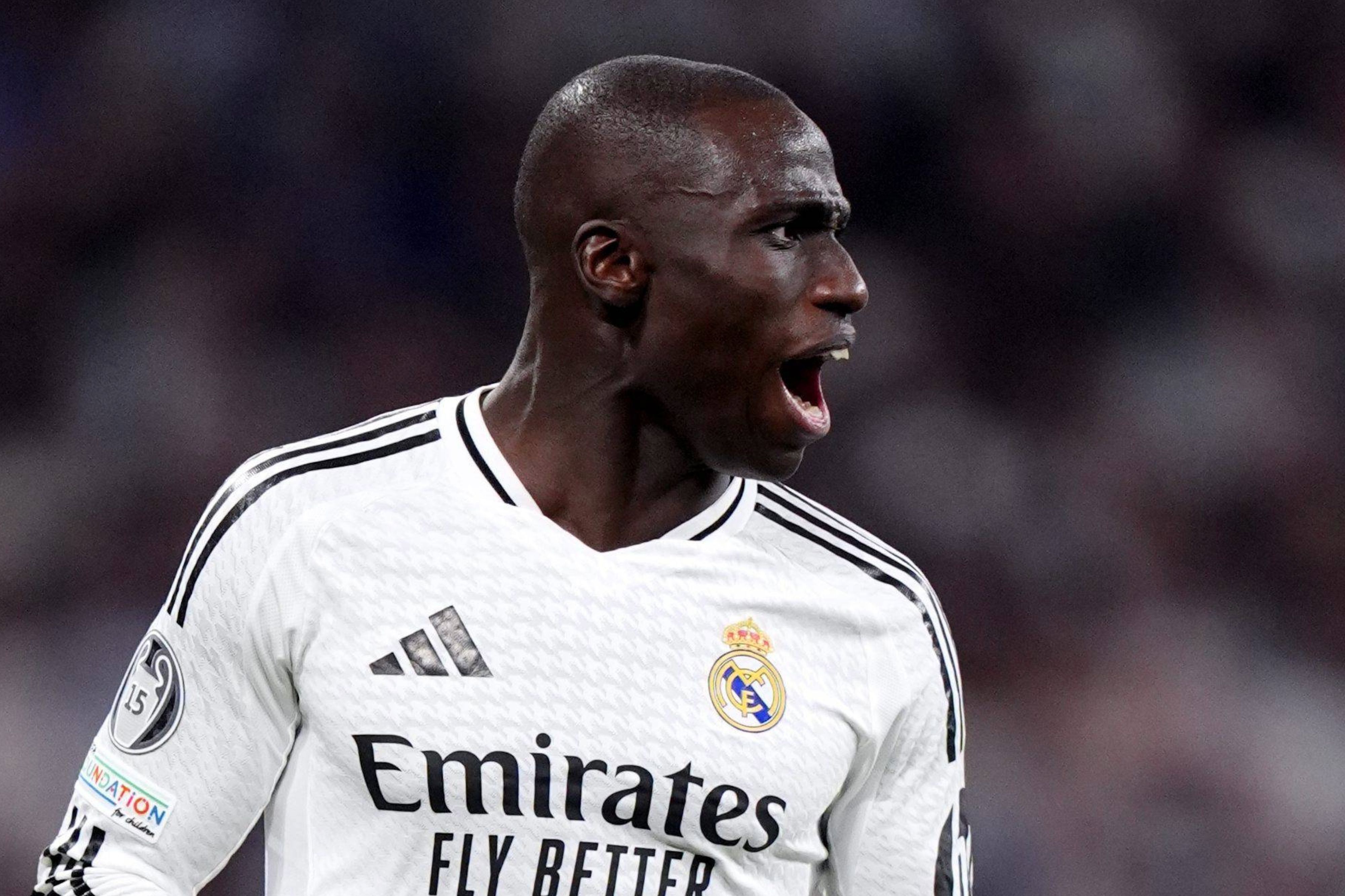Mendy da la sorpresa