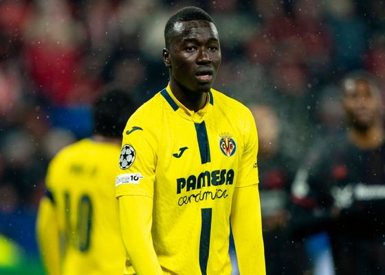 El Manchester United prepara una ofensiva por Pape Gueye en verano