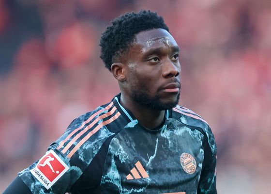 Alphonso Davies ve la luz a final del túnel con el Bayern tras ocho meses KO