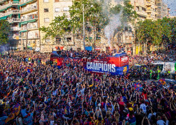 Del "Szczesny fumador" al balón de playa: los momentos destacados de la rúa del Barça