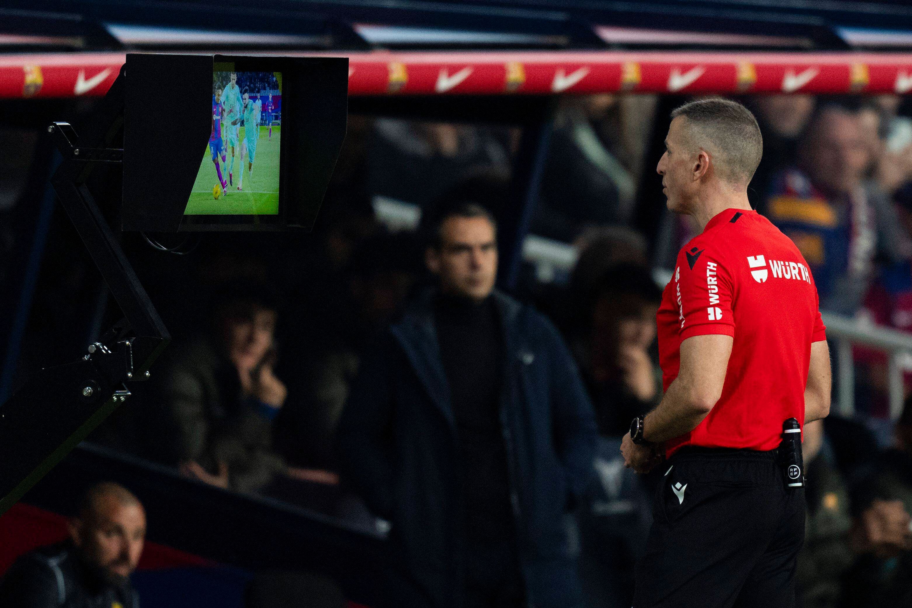 Cómo les iría a Barça y Real Madrid sin el VAR