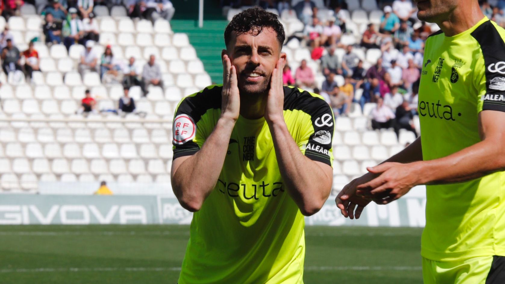 La retahíla de insultos en una emisora de radio a un ex sevillista por celebrar un gol ante su antiguo equipo
