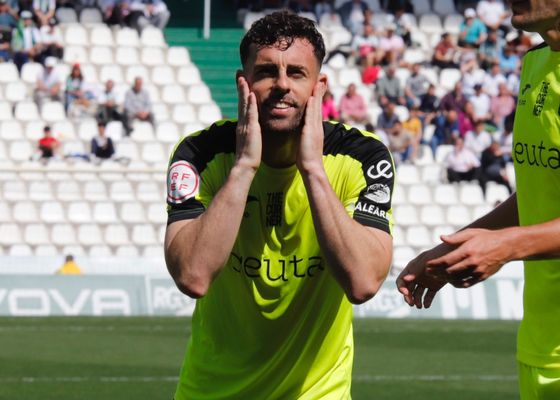 La retahíla de insultos en una emisora de radio a un ex sevillista por celebrar un gol ante su antiguo equipo