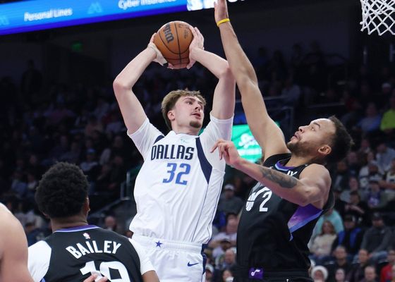 Cooper Flagg da su primera noche de leyenda en la NBA