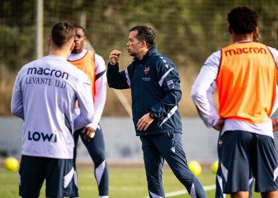 La alarma con Arriaga en el Levante no termina de apagarse