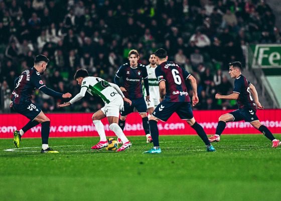 Elche 2-0 Eibar: Los ilicitanos dominan y duermen líderes