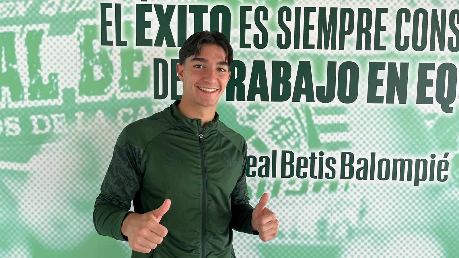 El test más personal a Carlos Reina: de su sueño con el Betis al ídolo en el primer equipo