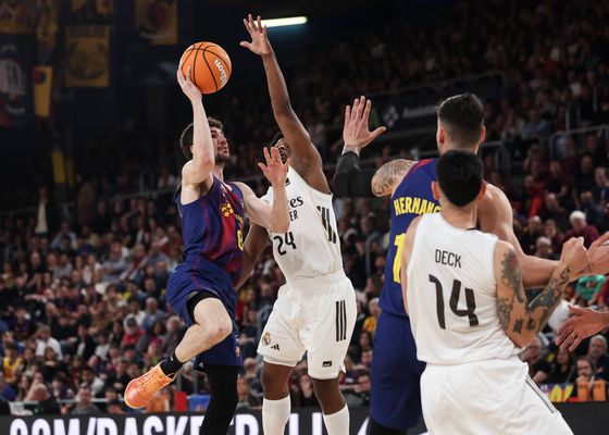 El Madrid arrolla al Barça con una exhibición en el Clásico