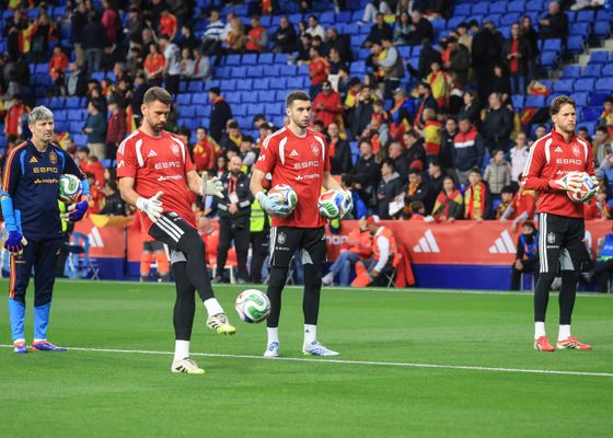 Los porteros de Luis de la Fuente para el Mundial de Estados Unidos, México y Canadá