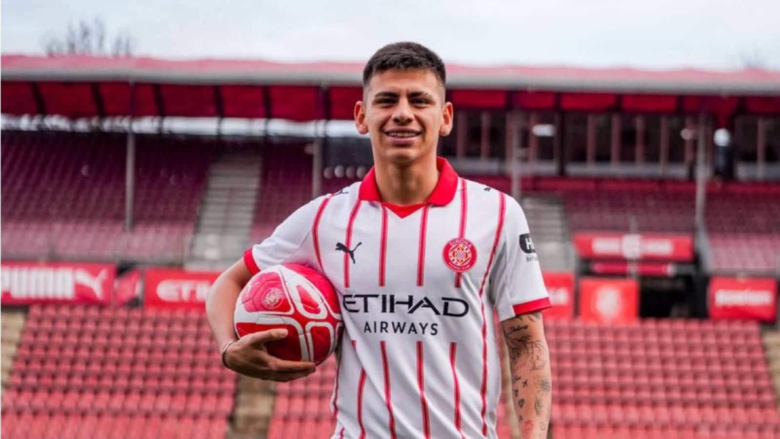 Echeverri, tras firmar con el Girona: "Hablé con Pep Guardiola y me aconsejó venir aquí por el trato que iba a recibir"