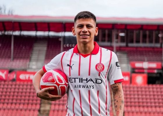 Echeverri, tras firmar con el Girona: "Hablé con Pep Guardiola y me aconsejó venir aquí por el trato que iba a recibir"