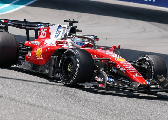 Ferrari avisa en Miami, Aston Martin no da señales de vida y Carlos Sainz empieza con una sonrisa