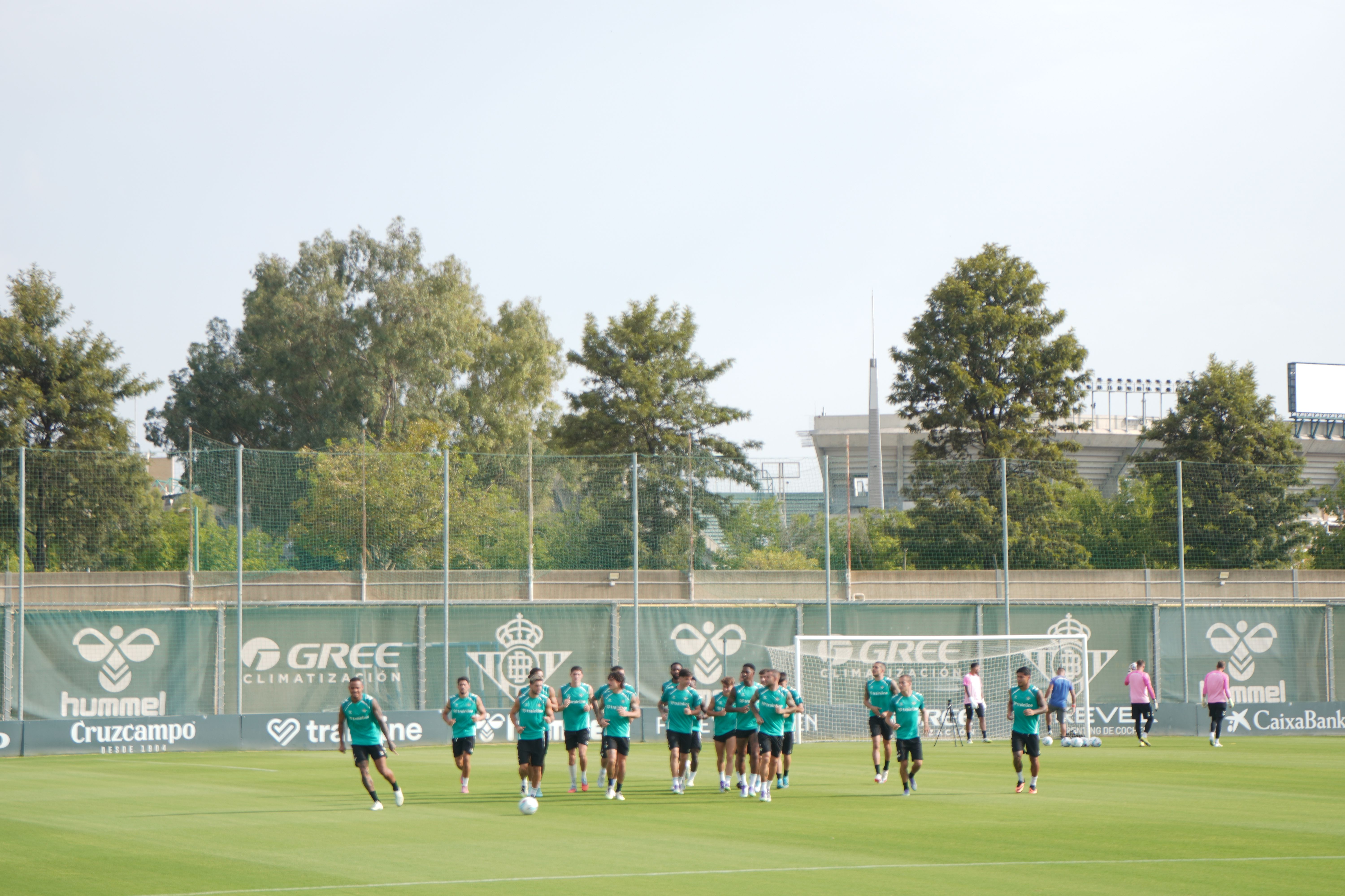 Altimira aparece antes de Elche en una sesión presenciada por Guardado