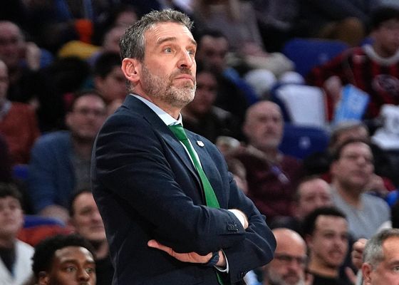 Ibon Navarro se rinde a Ricky Rubio: "Los partidos contra ellos, cuando él juega, son diferentes"