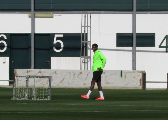 William Carvalho ya toca balón y Pellegrini recupera a Aitor Ruibal