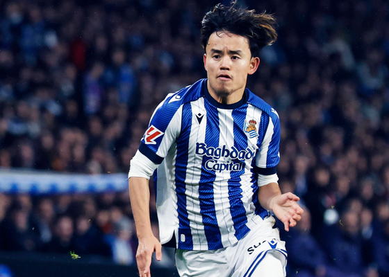 Take Kubo da la buena noticia en la Real Sociedad