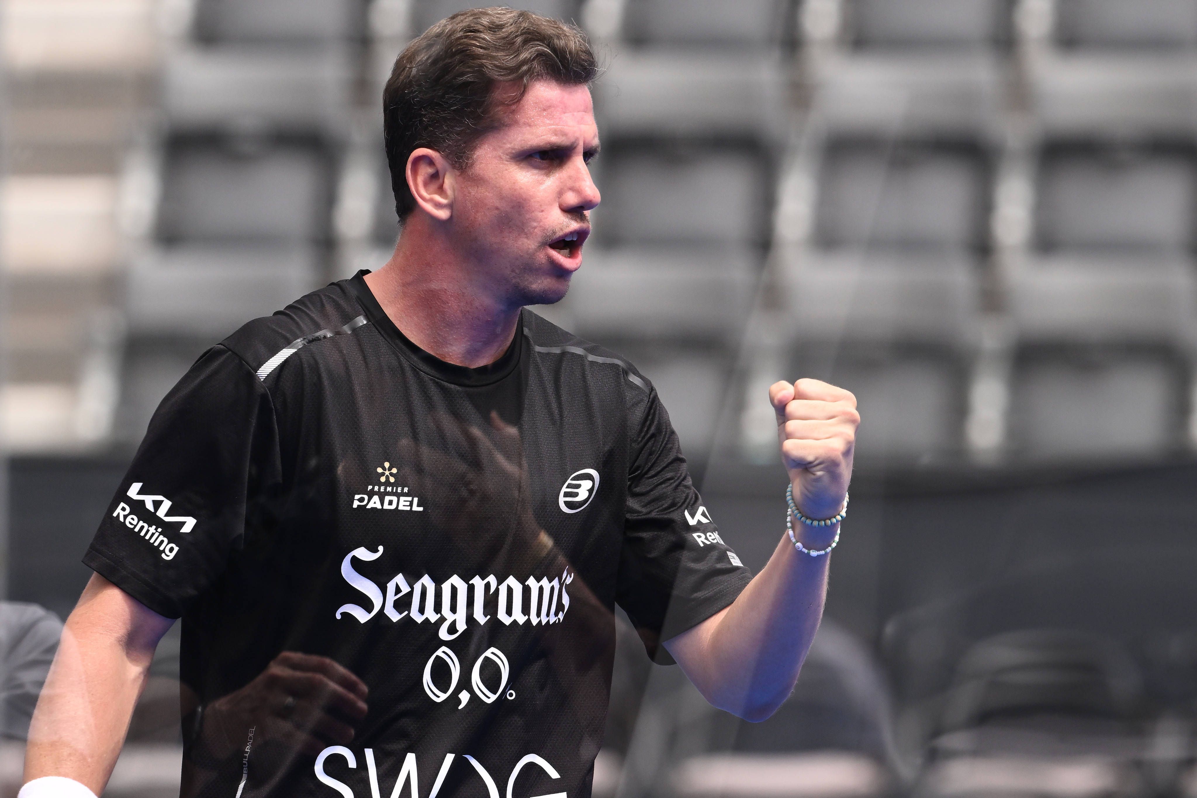 Paquito Navarro provoca un terremoto en el Premier Pádel