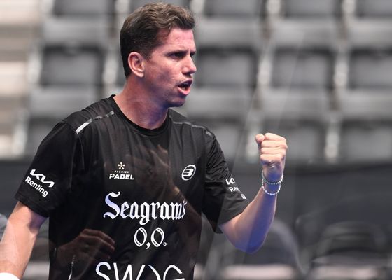 Paquito Navarro provoca un terremoto en el Premier Pádel