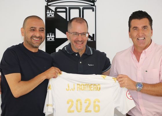 El Ceuta blinda a José Juan Romero