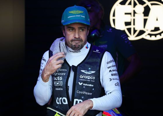 Aston Martin se cansa de la actitud de Fernando Alonso: "Si cada vez que no ganas eres demasiado autocrítico..."