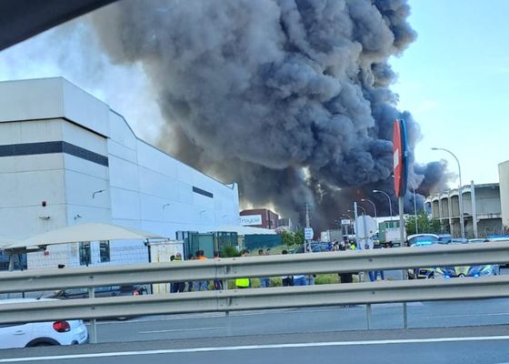 Una extensa nube de humo pone en alerta a toda la provincia de Sevilla