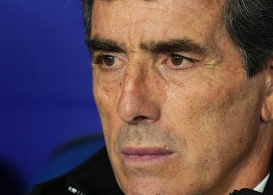 Almada lanza un aviso antes de duelo vital entre Real Oviedo y Sevilla: "Si noto que algún jugador baja los brazos, no contará con nosotros"