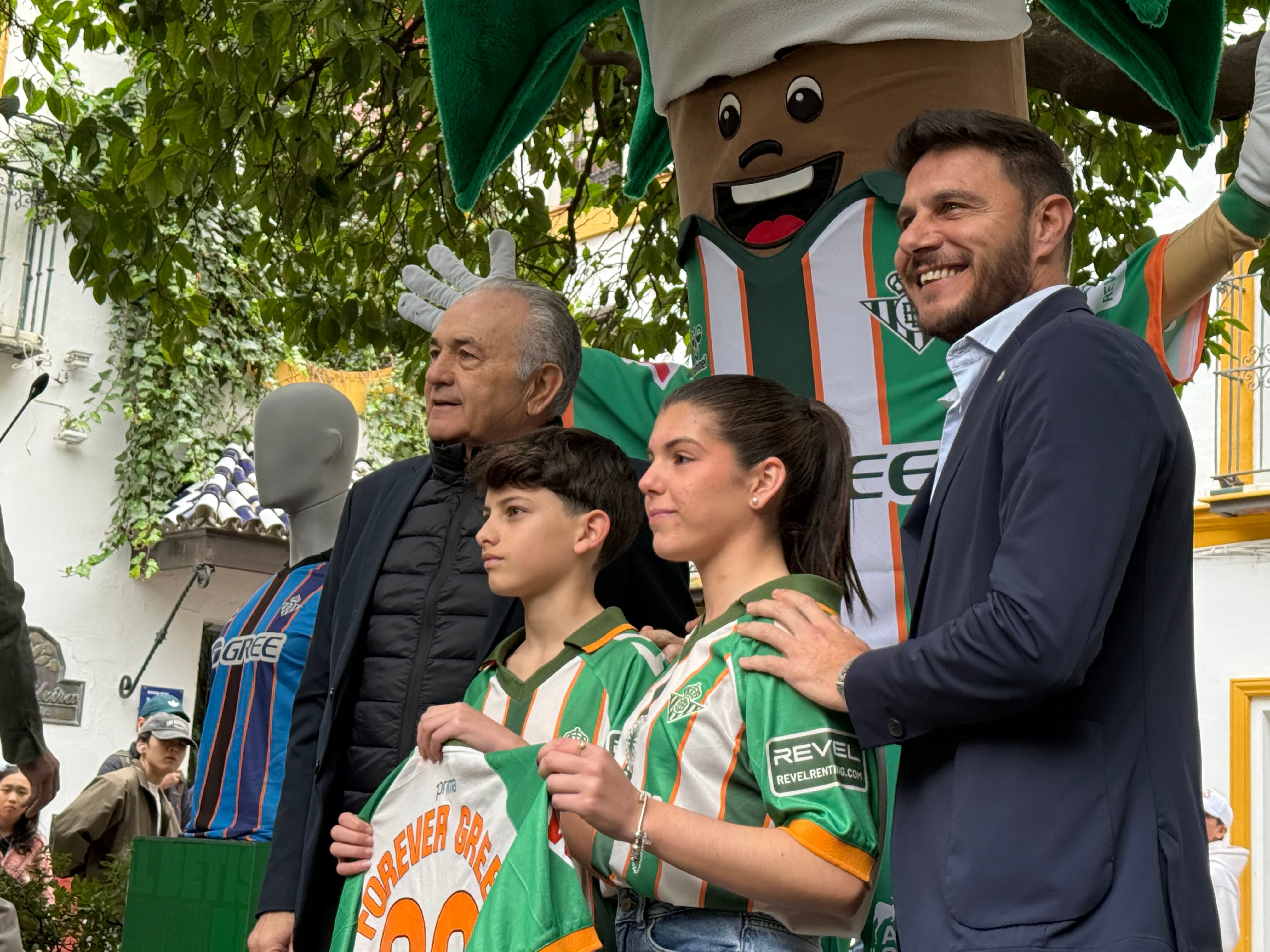 El naranjo sevillano, el protagonista de la Camiseta Forever Green que el Betis vestirá frente al Rayo Vallecano