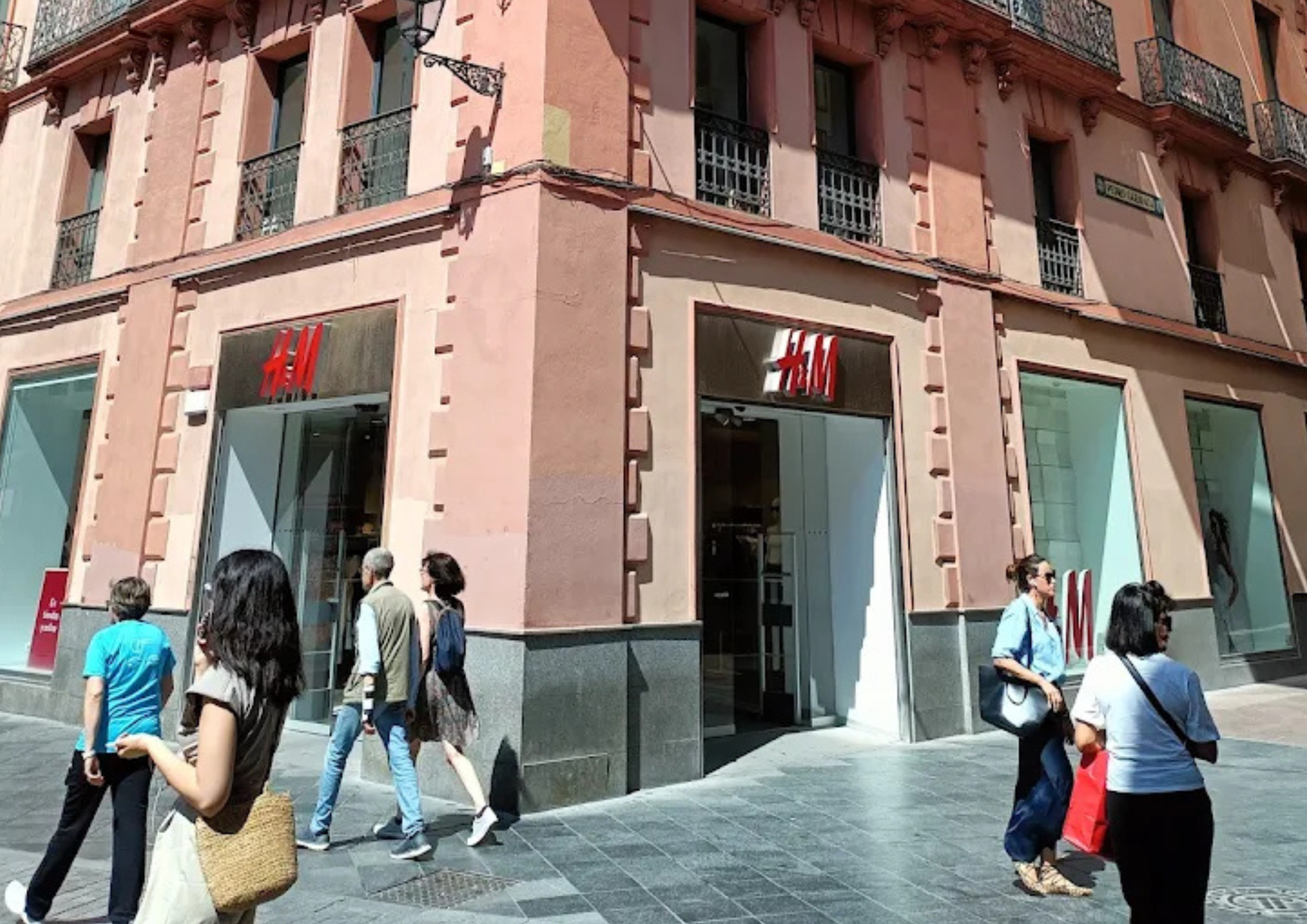 Restructuración en la moda rápida: H&M cierra casi 30 tiendas y pone el foco en las ventas online