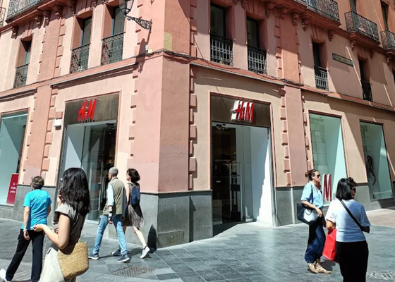 Restructuración en la moda rápida: H&M cierra casi 30 tiendas y pone el foco en las ventas online