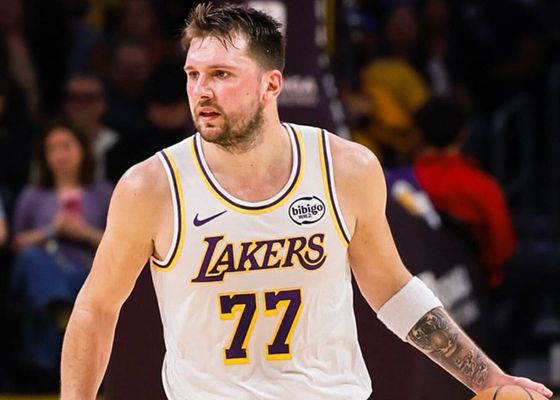 Un Doncic lesionado revive a los Lakers y Santi Aldama se luce ante Pau Gasol