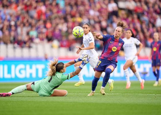 Tarjetas por doquier y dos rojas en los banquillos: así fue el Clásico femenino entre el Barcelona y el Real Madrid