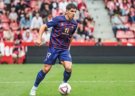 Valencia y Levante pelean por una de las revelaciones de Segunda