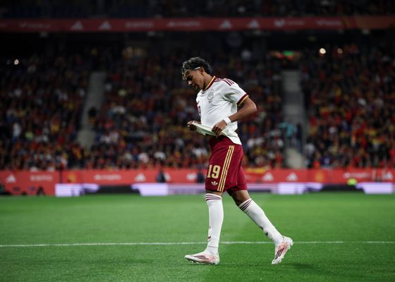 Lamine Yamal se pronuncia tras los insultos racistas en el RCDE Stadium durante el España - Egipto