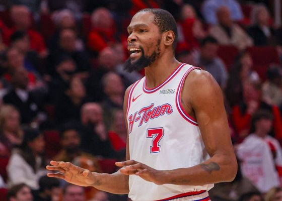 Jordi Fernández sufre a Kevin Durant y Philadelphia devuelve al 'cole' a Cooper Flagg
