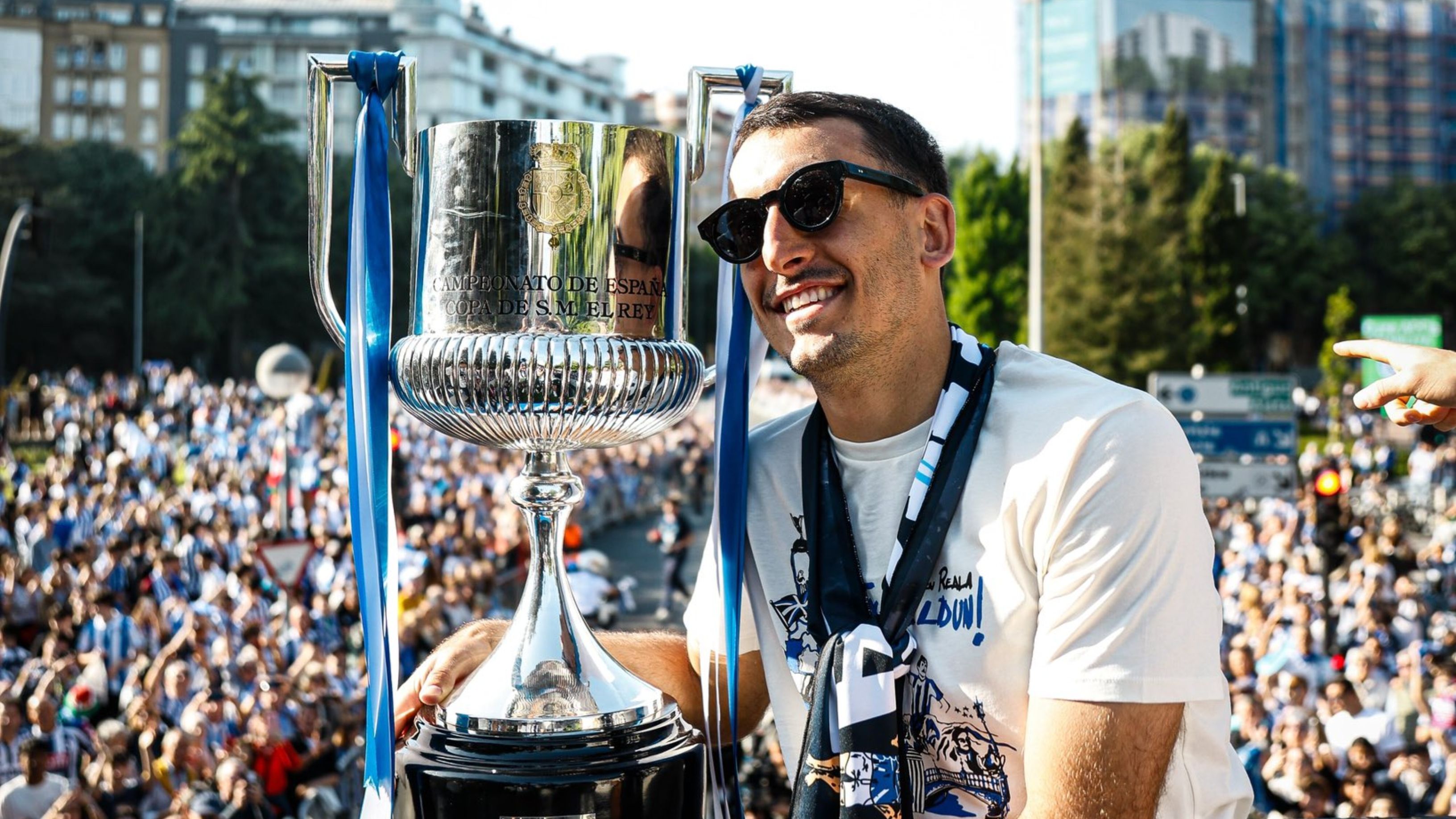 Celebración por todo lo alto de la Real Sociedad en San Sebastián y fin a la polémica de Guedes: "﻿Un mensaje para Fabrizio Romano, no estaba borracho"﻿