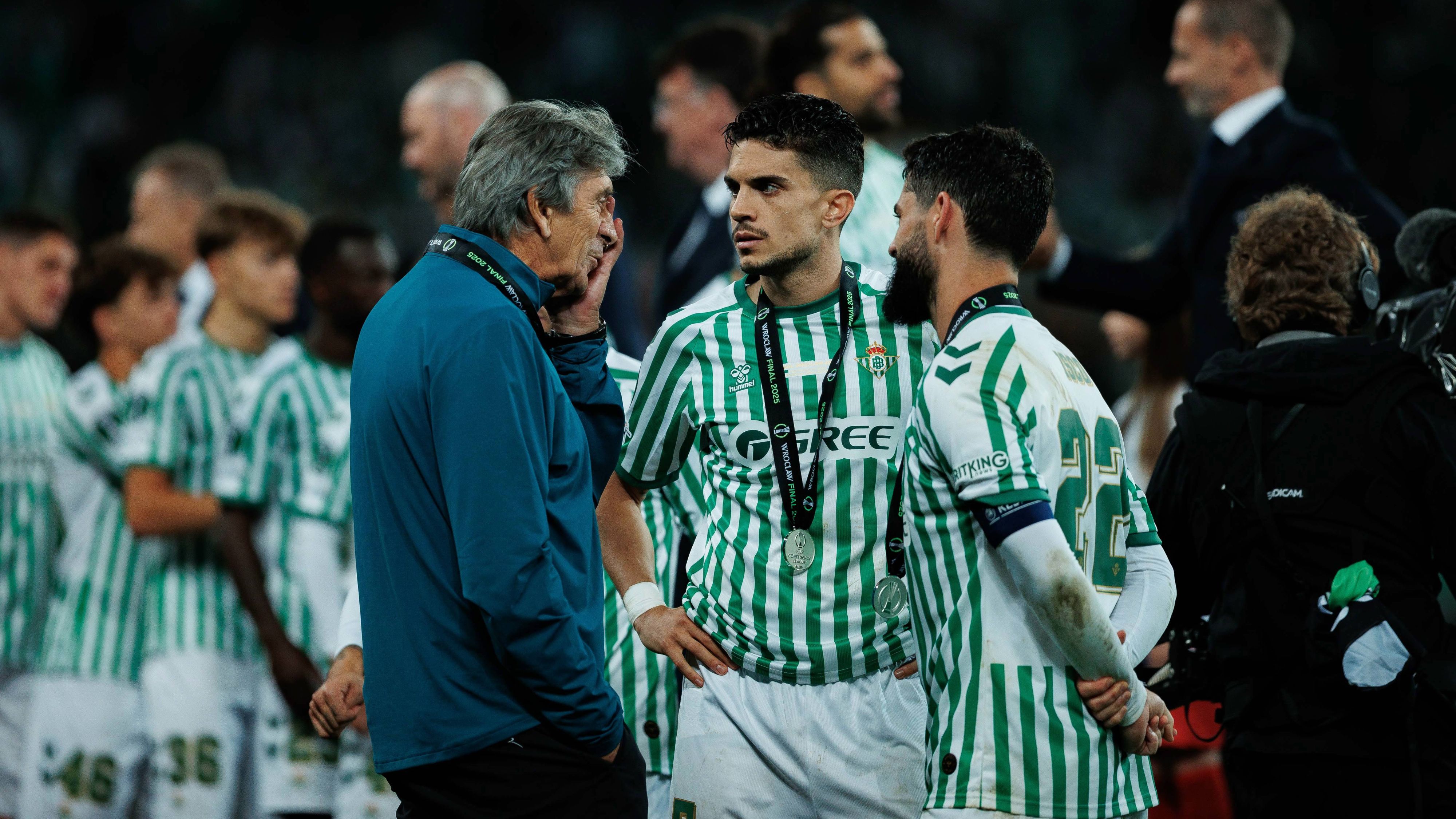 La reflexión de Bartra que la afición del Betis aplaude