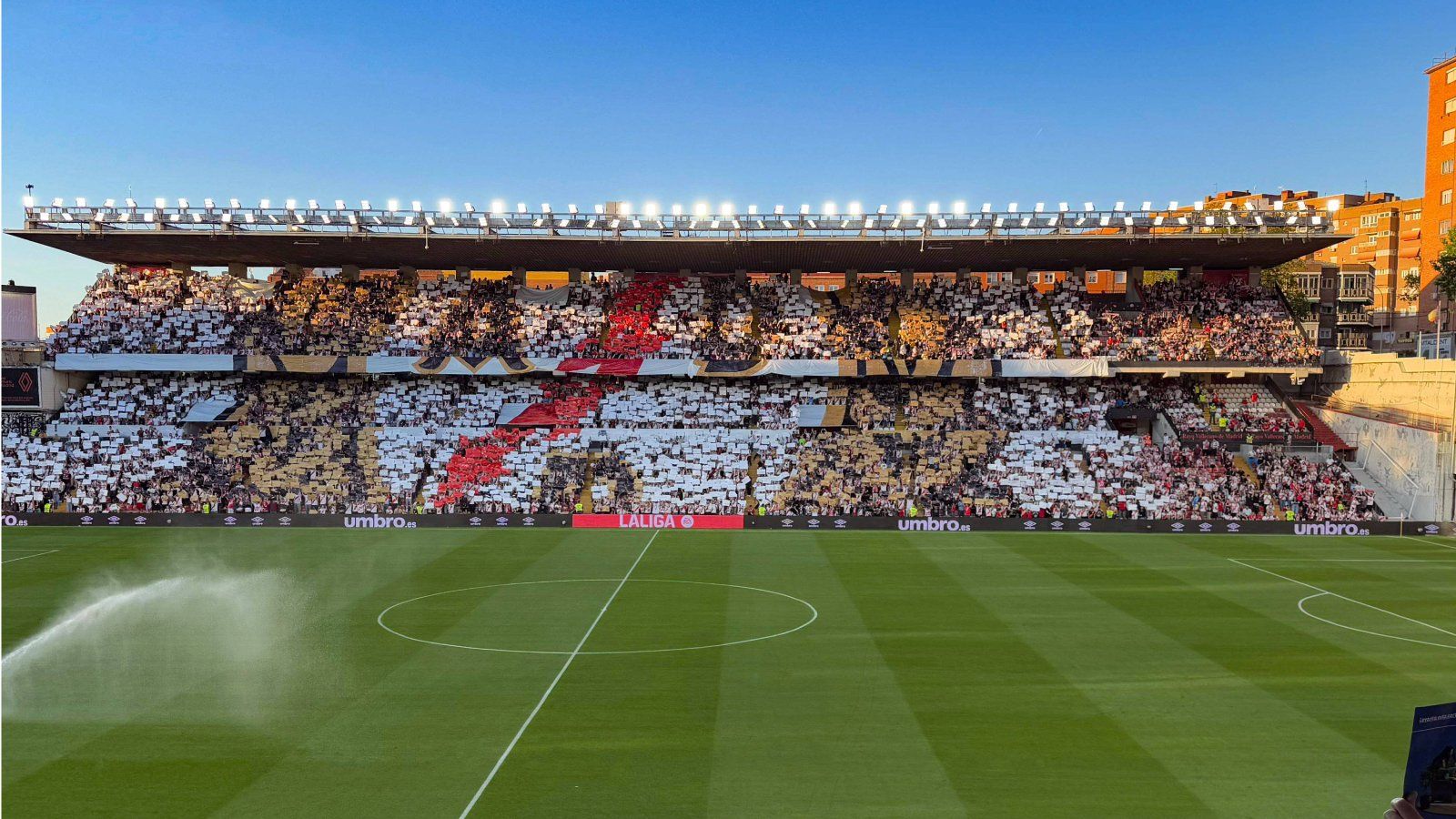El Rayo Vallecano espera ansioso el visto bueno de la UEFA