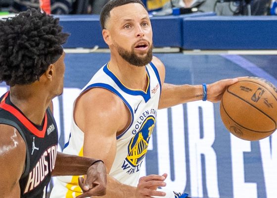 Stephen Curry y los Lakers intercambian papeles